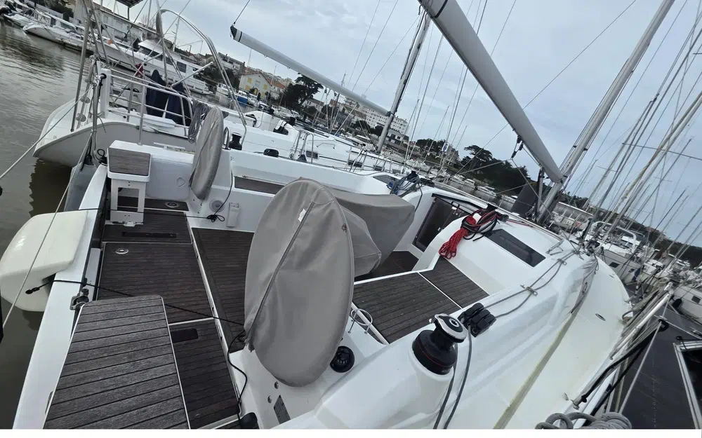 slider 6 Beneteau Oceanis 37.1