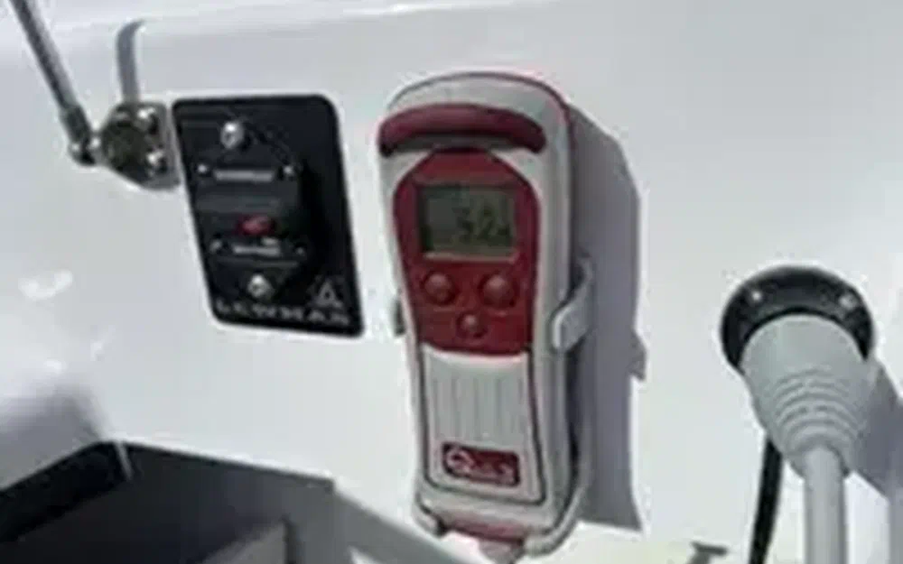 slider 5 Axopar 37 SC