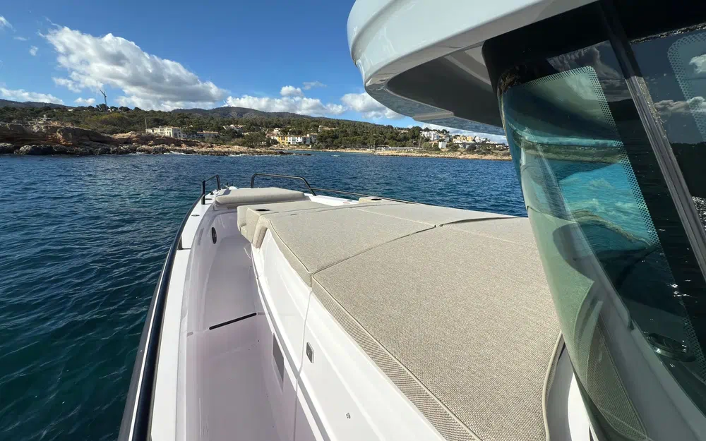 slider 6 Axopar 37 SC