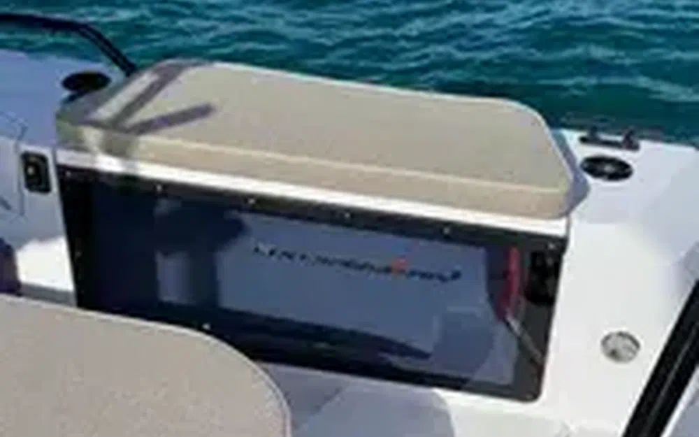 slider 7 Axopar 37 SC