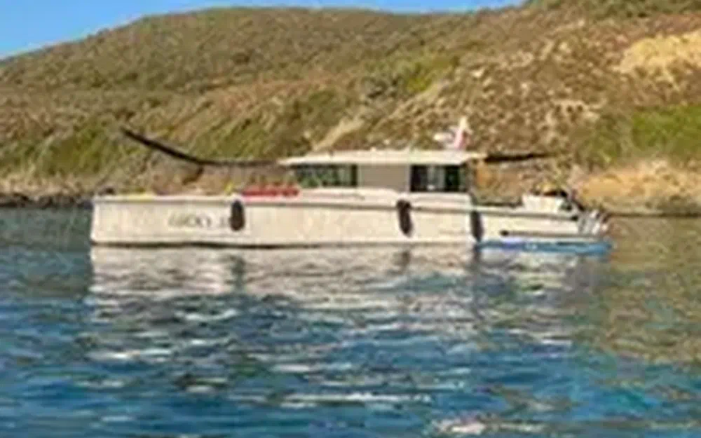 slider 1 Axopar 37 SC