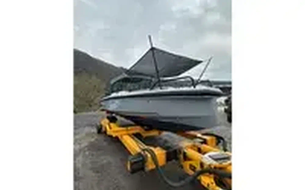 slider 0 Axopar 28 Open