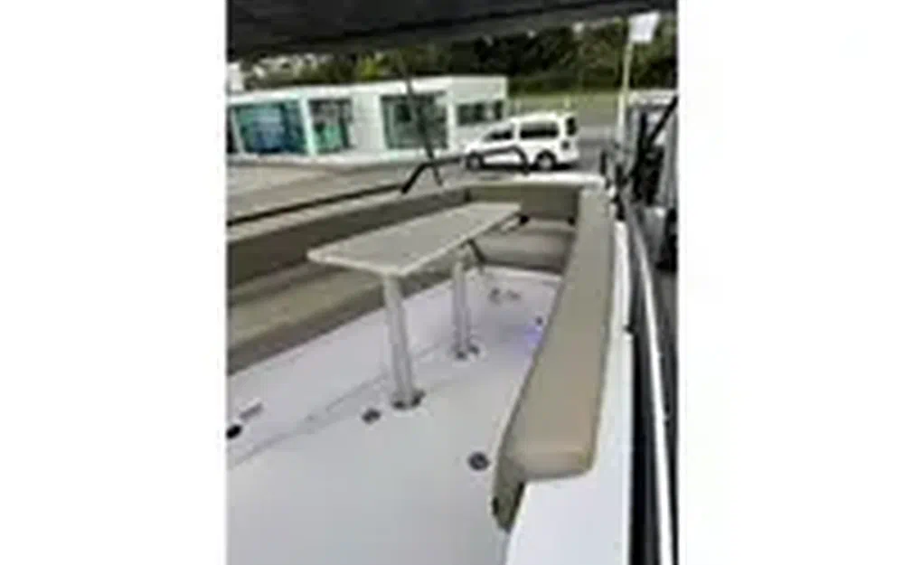 slider 9 Axopar 28 Open