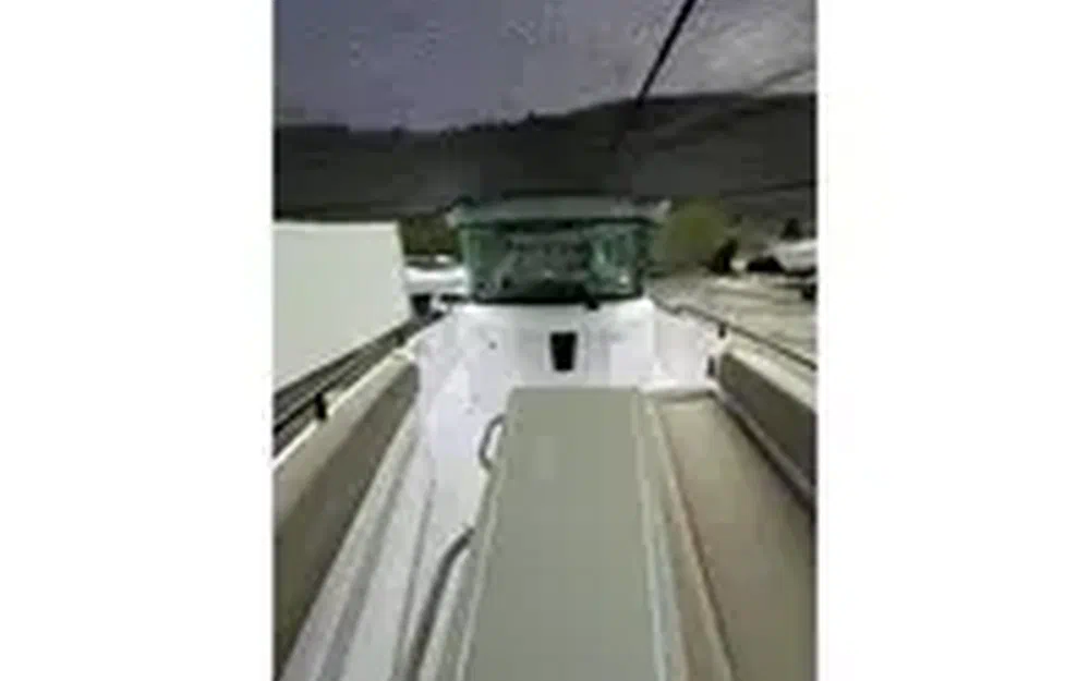 slider 10 Axopar 28 Open