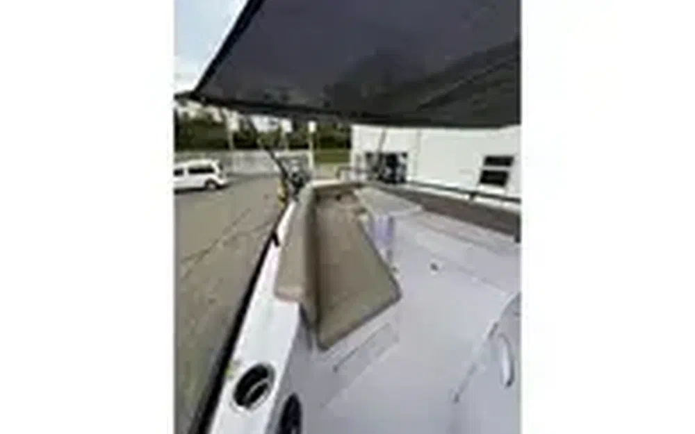 slider 11 Axopar 28 Open