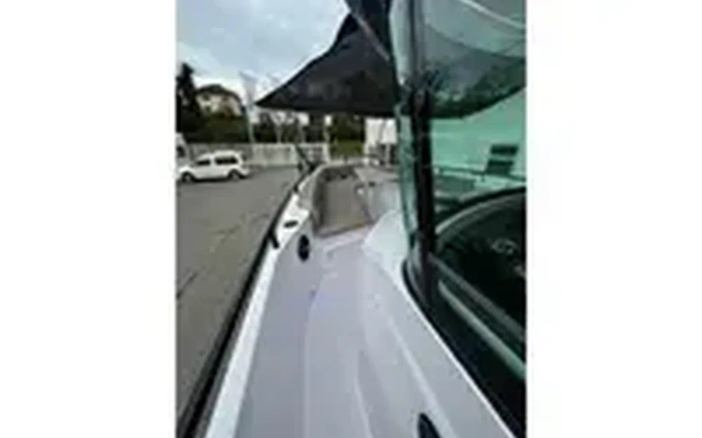 slider 13 Axopar 28 Open