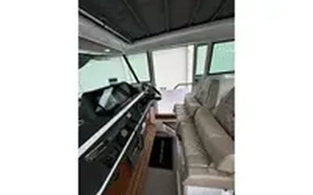 slider 17 Axopar 28 Open