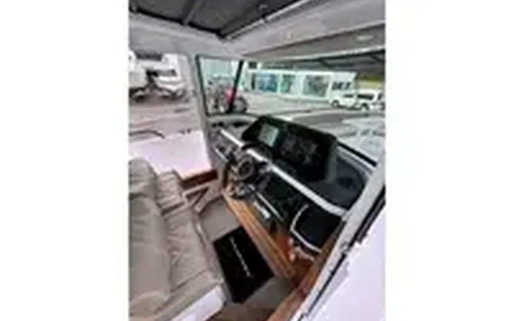 slider 1 Axopar 28 Open