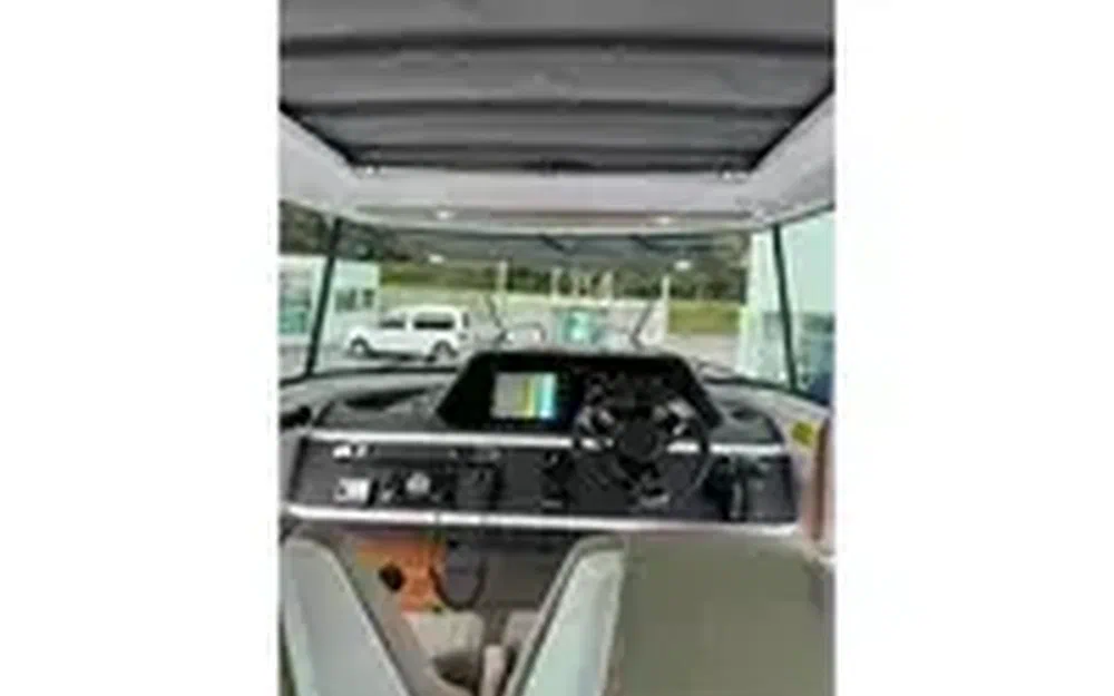 slider 4 Axopar 28 Open