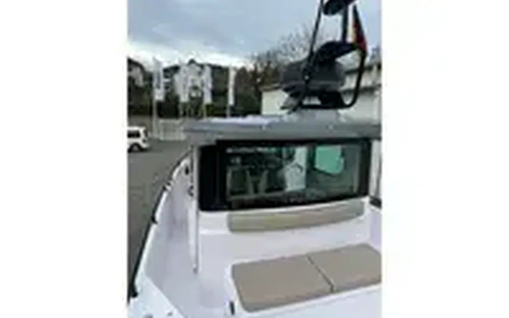 slider 5 Axopar 28 Open