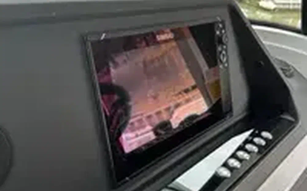 slider 9 Axopar 28 Open