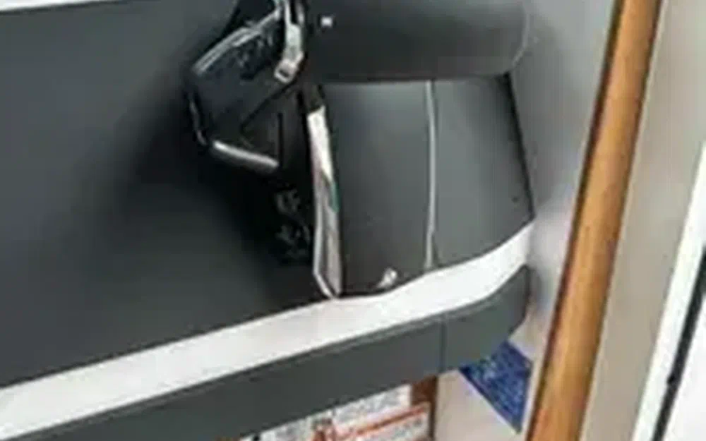 slider 10 Axopar 28 Open