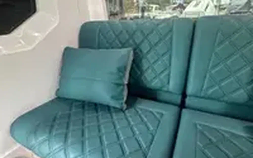 slider 15 Axopar 28 Open