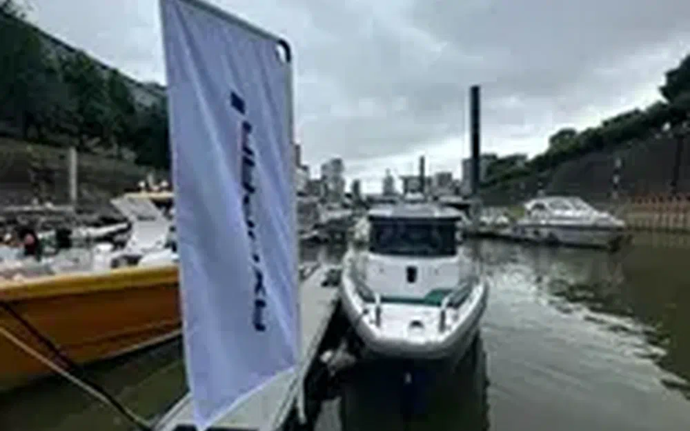 slider 1 Axopar 28 Open