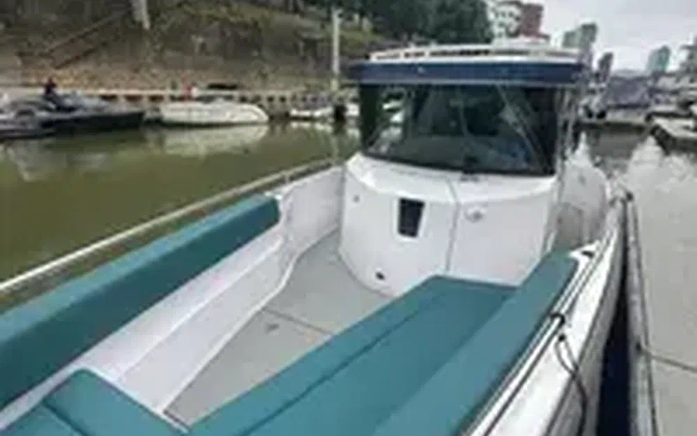 slider 2 Axopar 28 Open