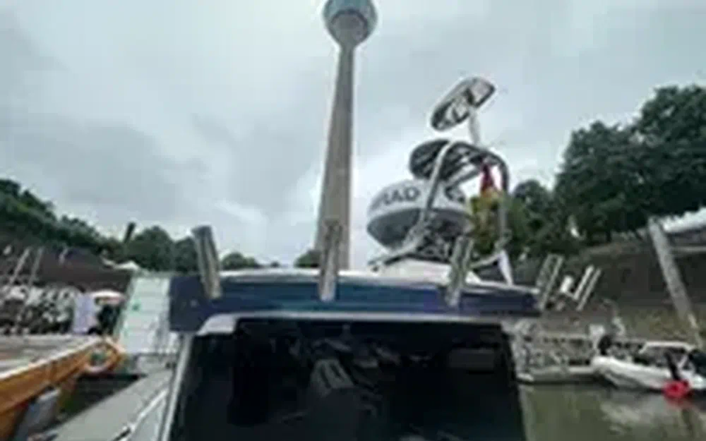 slider 5 Axopar 28 Open