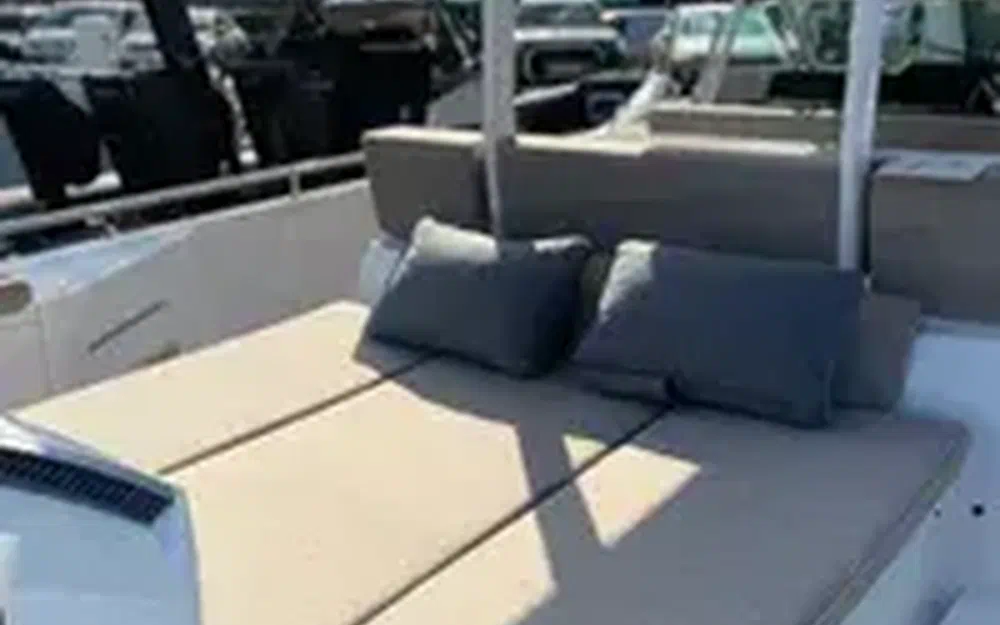 slider 10 Axopar 37 ST