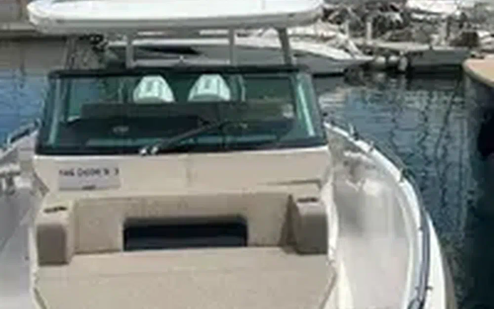 slider 11 Axopar 37 ST