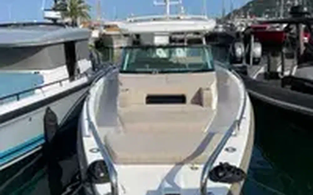 slider 1 Axopar 37 ST