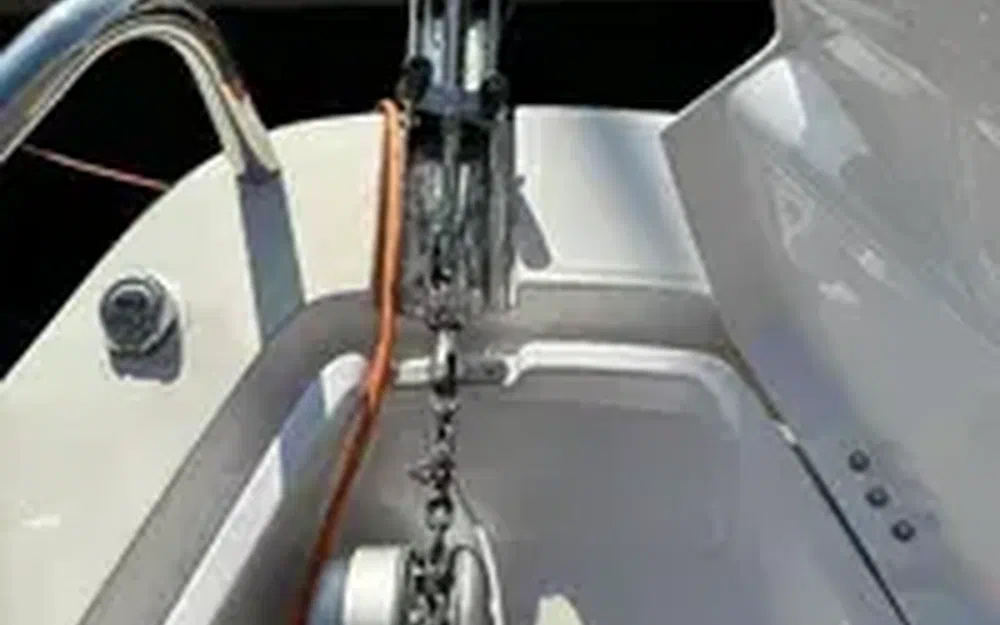 slider 6 Axopar 37 ST