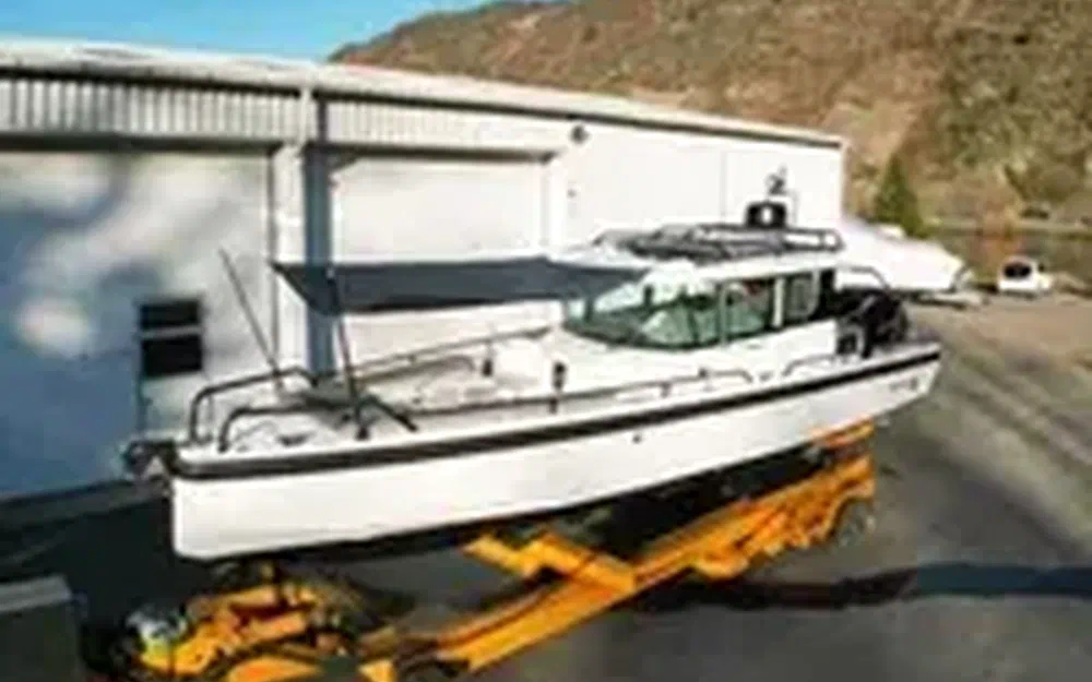 slider 0 Axopar 28 Open