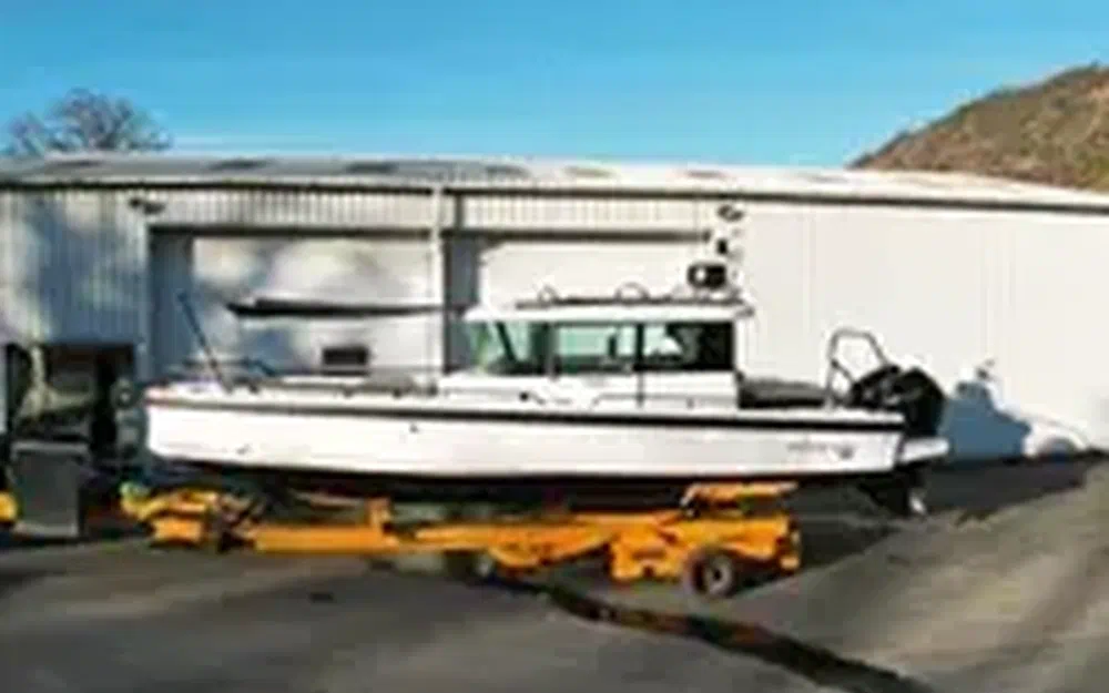 slider 2 Axopar 28 Open