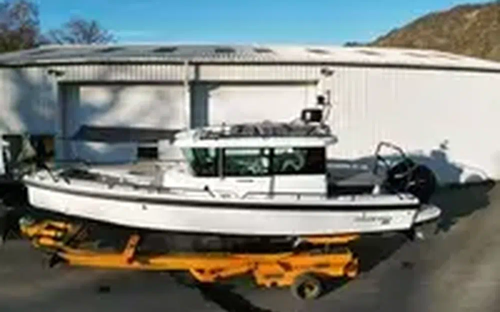 slider 3 Axopar 28 Open