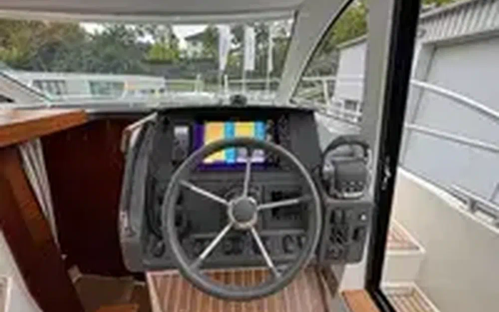 slider 1 Nimbus 305 Coupe