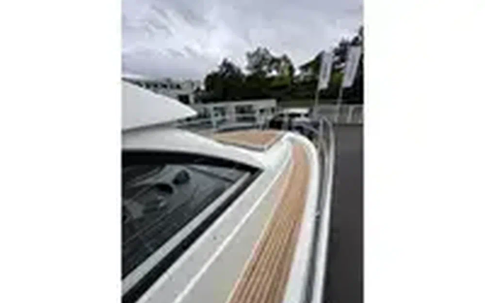 slider 22 Nimbus 305 Coupe