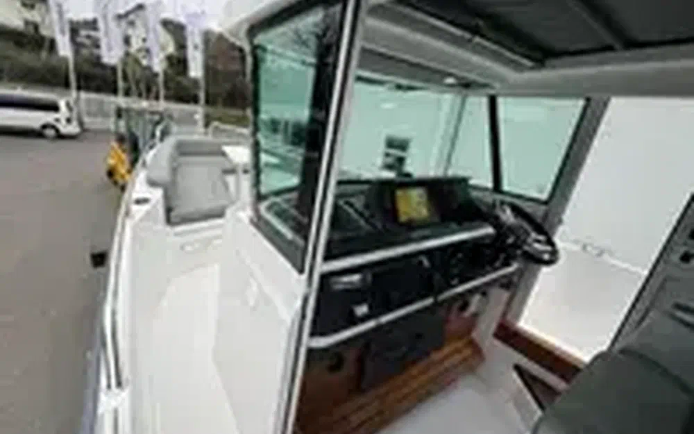 slider 11 Axopar 28 Open