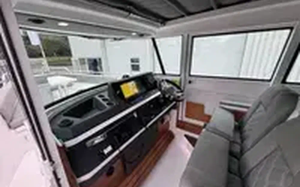 slider 12 Axopar 28 Open