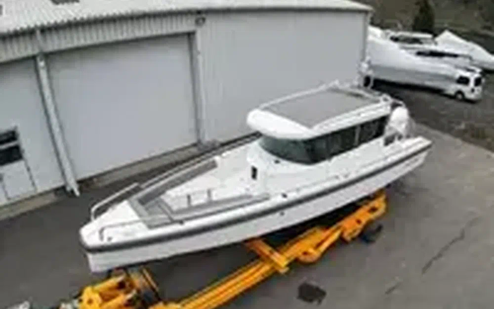 slider 2 Axopar 28 Open