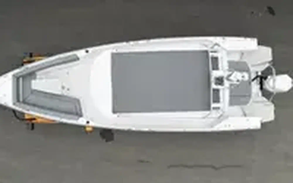 slider 4 Axopar 28 Open