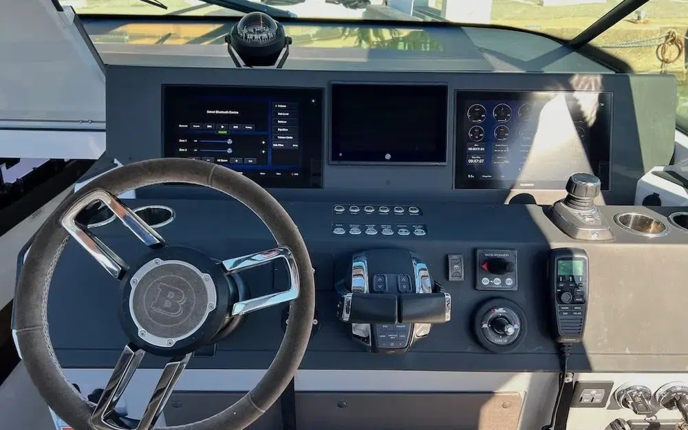 slider 13 Axopar 37 ST