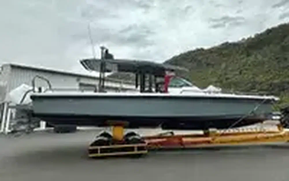 slider 1 Axopar 37 ST