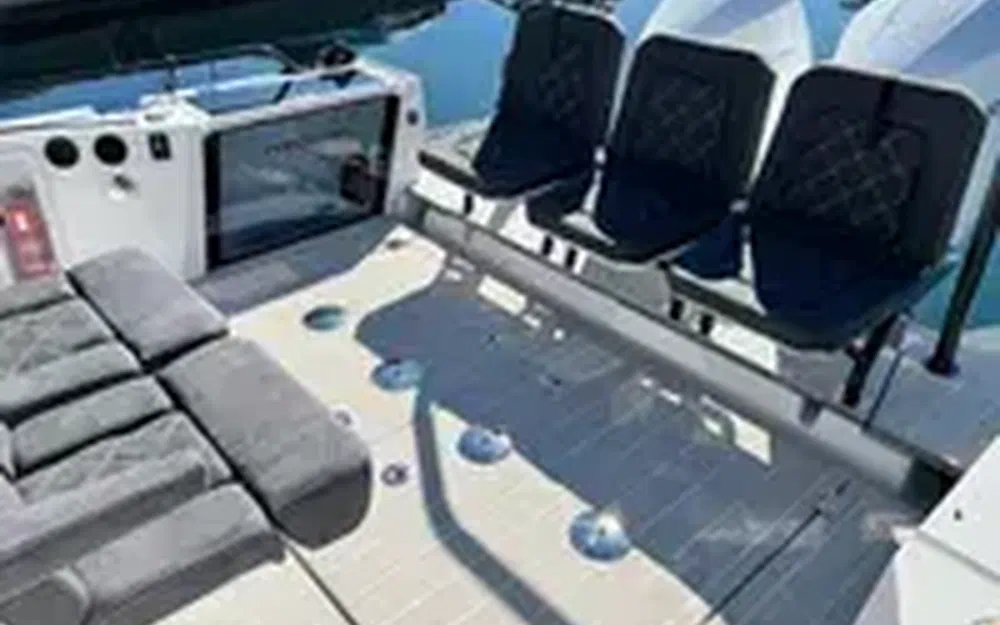 slider 6 Axopar 37 ST