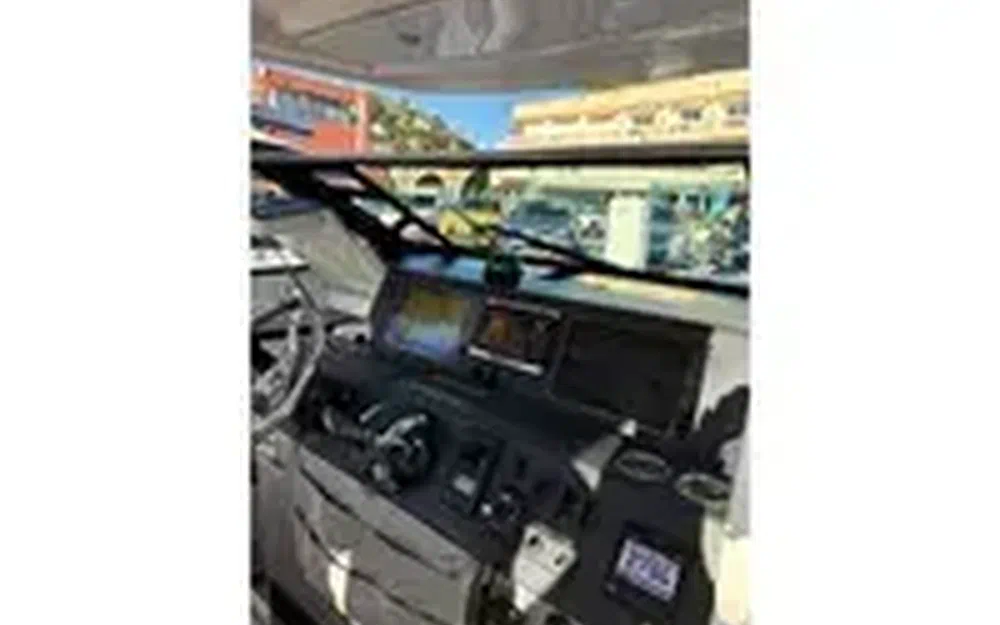 slider 10 Axopar 37 ST