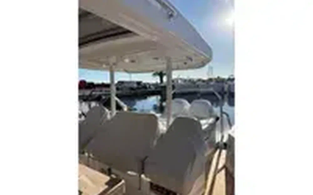 slider 11 Axopar 37 ST