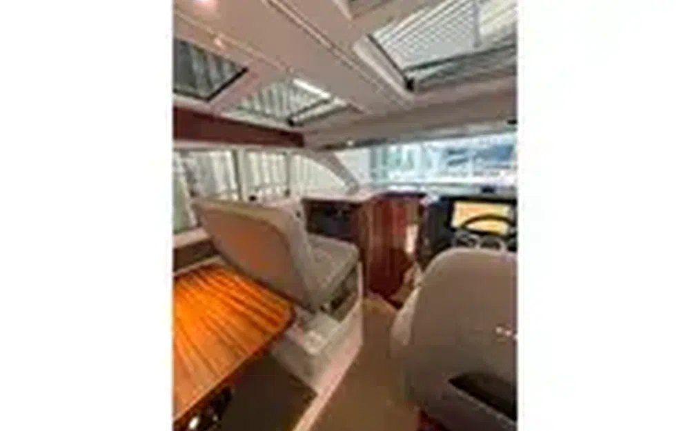 slider 12 Nimbus 305 Coupe