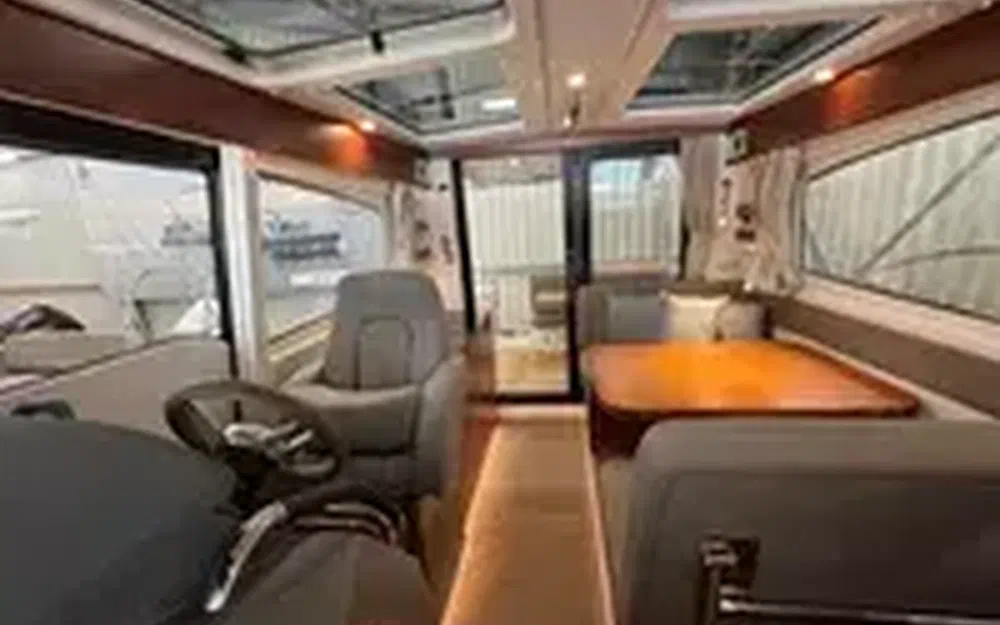 slider 32 Nimbus 305 Coupe