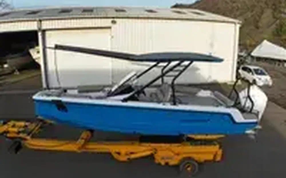 slider 2 Axopar 22 T Top