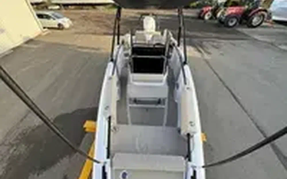 slider 6 Axopar 22 T Top