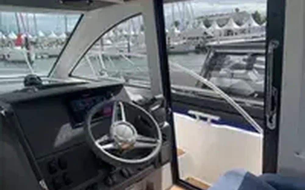 slider 14 Nimbus 305 Coupe