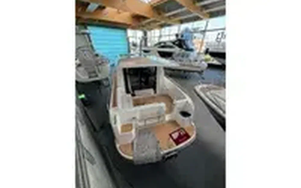 slider 4 Nimbus 305 Coupe