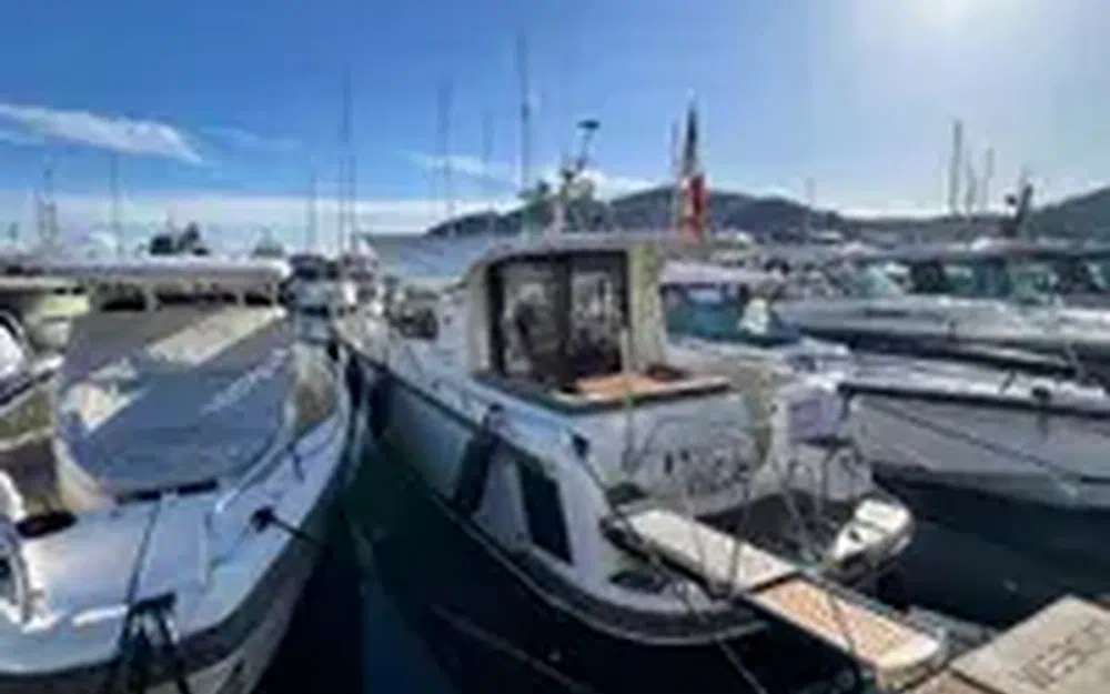 slider 4 Nimbus 305 Coupe