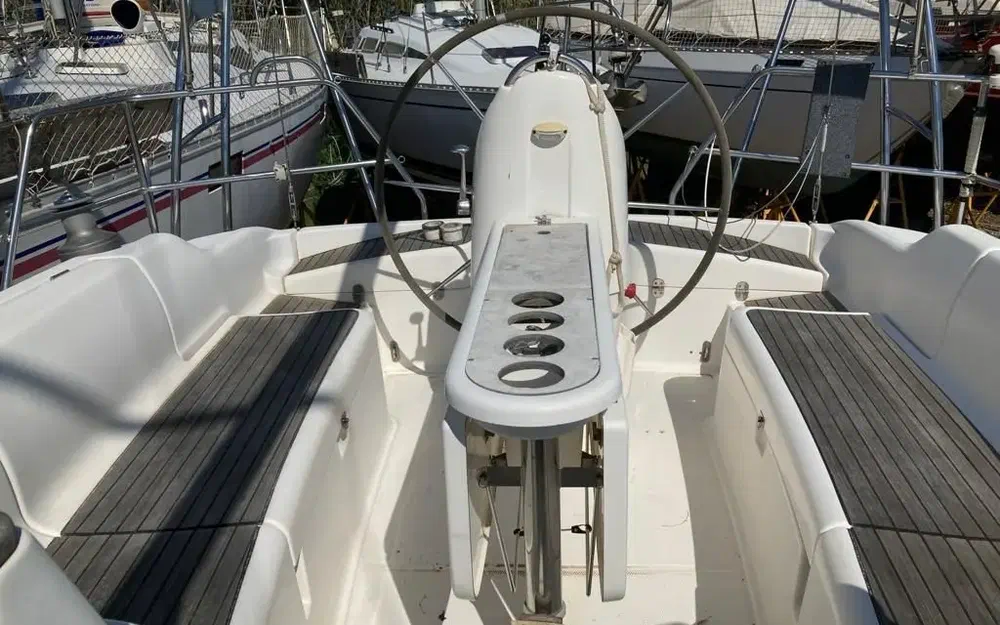 slider 4 Dufour Gib Sea 37