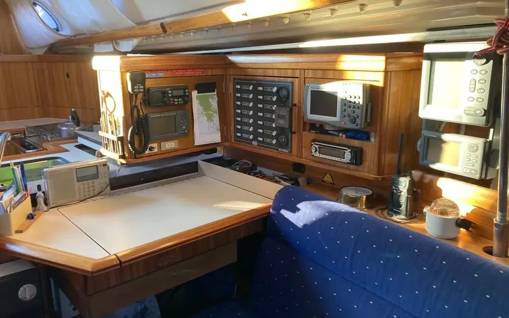 slider 6 Dufour Gib Sea 37