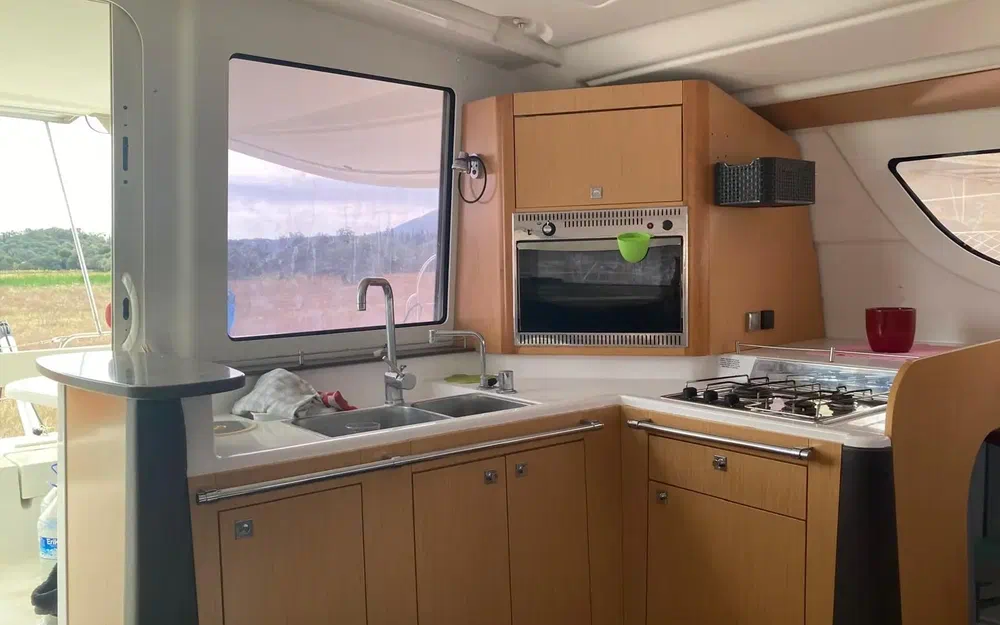 slider 2 Fountaine Pajot Lipari 41