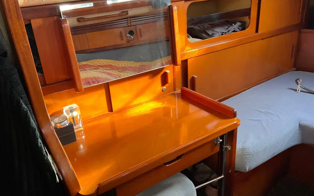 slider 9 Amel Maramu