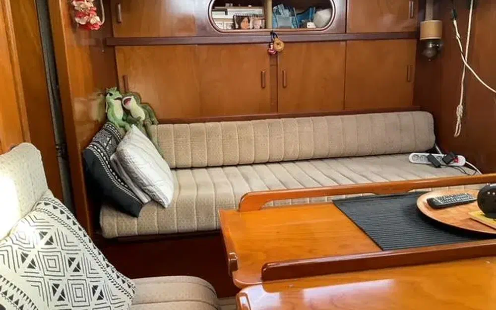 slider 3 Amel Maramu